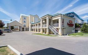 Econo Lodge Inn And Suites University Calgary
