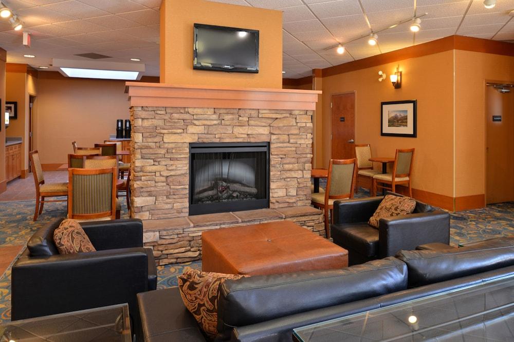 Econo Lodge Inn & Suites University YYC Exterior photo