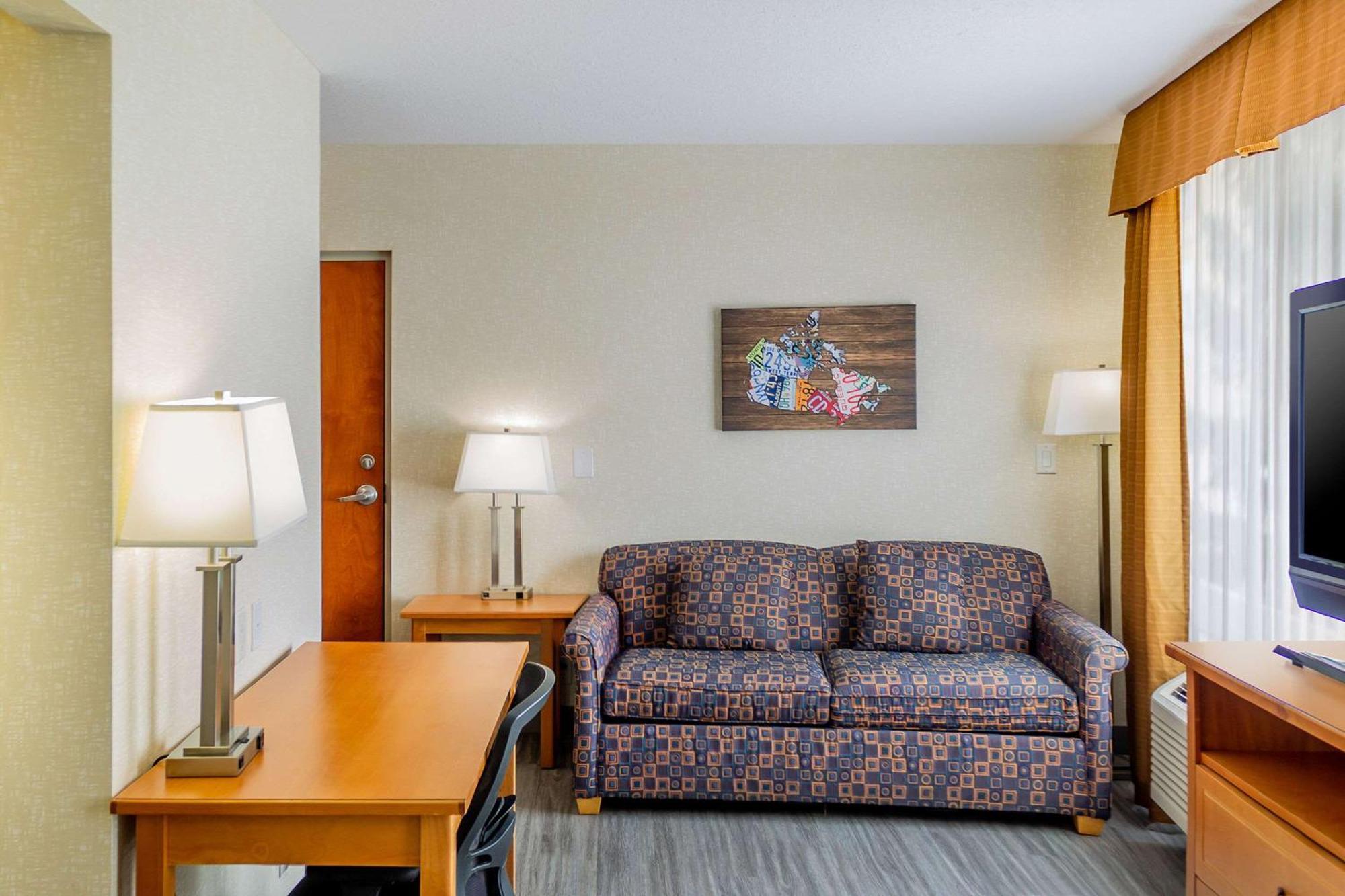 Econo Lodge Inn & Suites University YYC Exterior photo