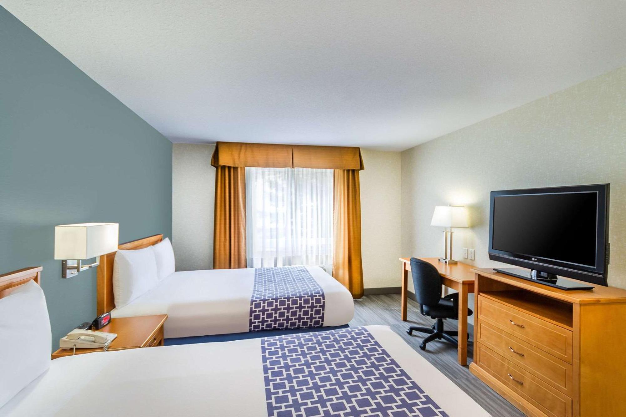 Econo Lodge Inn & Suites University YYC Exterior photo