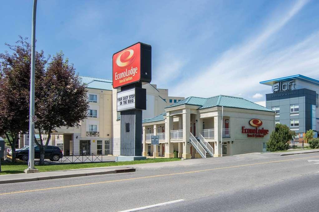 Econo Lodge Inn & Suites University YYC Exterior photo