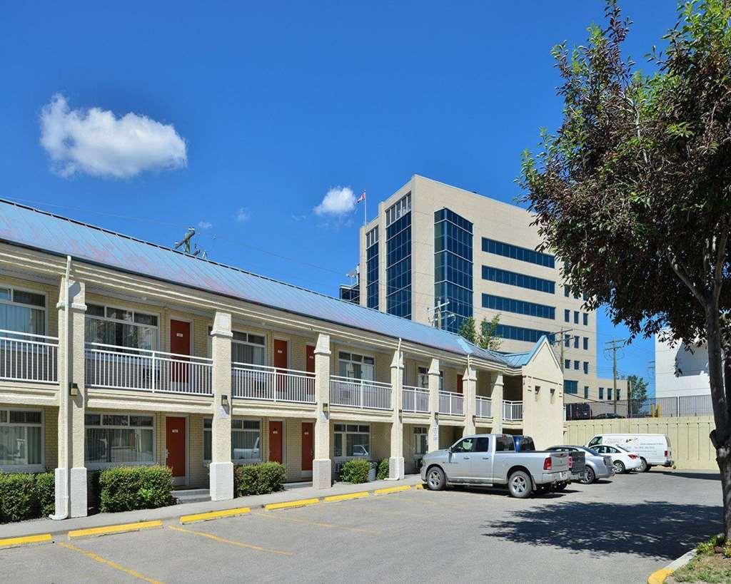 Econo Lodge Inn & Suites University YYC Exterior photo